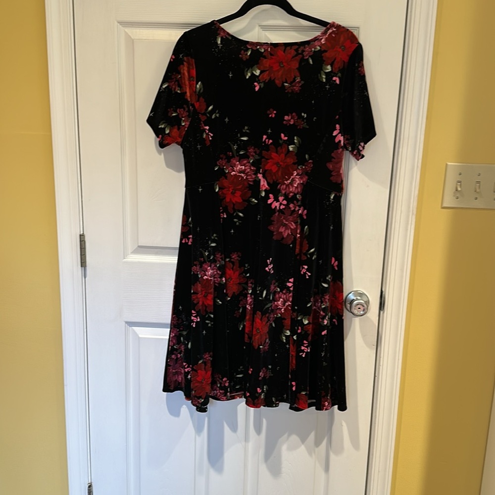 Black floral velour holiday party dress - Picture 4 of 4